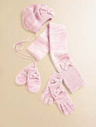 A toasty, marled wool-blend yarn from Italy, knit into cozy mittens with sweet bows.Smooth knit with ribbed cuffBig bow on eachAttached loss-prevention string40% wool/28% rayon/15% nylon/10% cashmere/7% angoraDry cleanImported