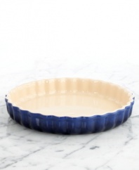 Delicious to the very last crumb. Lovely tarts and tasty quiches -- baked, served and stored in the same dish -- are always appetizing with this enameled stoneware tart dish from Le Creuset. From oven to table to fridge or freezer, it's a spectacular piece that adds a versatile element to your kitchen.