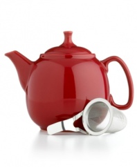 Full of charm, this classic teapot beckons you to invite friends and family over for an old-fashioned tea time. The unique notes and subtle hints of your favorite teas are expertly drawn out by the stainless steel infuser.