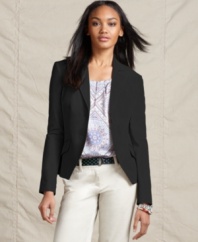 This fitted blazer from Tommy Hilfiger is essential for polished style. Pair it with the matching Bermuda shorts to make a super-chic suit!
