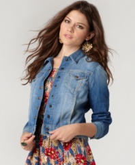 This Lucky Brand Jeans jacket is an instant classic, thanks to a roughed up wash and vintage-inspired styling.