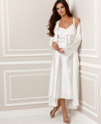 A gorgeous, lace-trimmed robe in petal-soft white. By Jones New York.