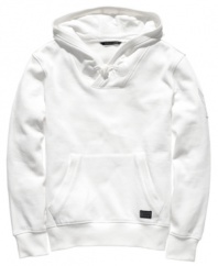 Pull on this cool casual look from Sean John and get moving. This hoodie blends comfort and style.