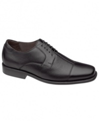 Johnston & Murphy combines textured leather panels and a classic cap toe construction on this pair of men's dress shoes to offer you the perfect complement to your work week wardrobe.