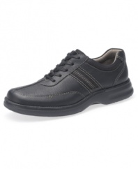 Vintage polish meets modern edge with these stitched leather oxford men's casual shoes from Clarks.