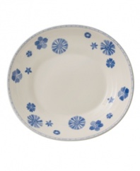 Vintage charm meets modern durability in the Farmhouse Touch pasta plate, featuring cornflower-blue florals and bands in premium porcelain from Villeroy & Boch.