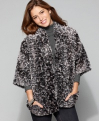 Go for the look of luxe with this medium weight faux fur Jolt coat, it adds trendy texture to any outfit!