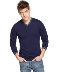 Cultivate your casual look with this solid v-neck sweater from Kenneth Cole Reaction.