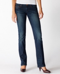 In a fabulous fit, these Levi's 524 straight leg jeans feature a dark Meadow wash for a classic look!