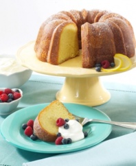 Based on the original Bundt design founded by Nordicware in 1950, this nonstick cake pan is a classic piece that deserves a place in every kitchen. 10-year warranty.