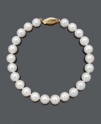 Put the finishing touches on with polished pearls. Bracelet features A+ Akoya cultured pearls (7-7-1/2 mm) and a 14k gold clasp. Approximate length: 8 inches.