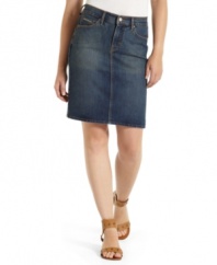 Warm up your spring look in this versatile denim skirt from Levi's.