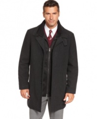 Don't let the winter wear you. With a sleek fit, this topcoat from Calvin Klein keeps your seasonal style intact.
