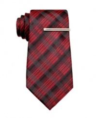 In a downtown plaid, this tie from Alfani RED gives your dressed-up look a little unabashed cool.