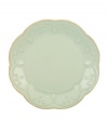 With fanciful beading and a feminine edge, this Lenox French Perle accent plates have an irresistibly old-fashioned sensibility. Hardwearing stoneware is dishwasher safe and, in an ethereal ice-blue hue with antiqued trim, a graceful addition to every meal. Qualifies for Rebate