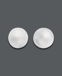Ornament your earlobes with smooth silver by Giani Bernini. These traditional ball stud earrings (6 mm) feature a rounded design. Crafted in sterling silver.
