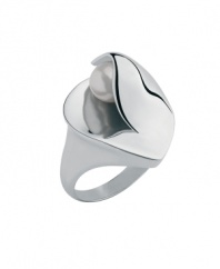 Remind yourself of sunny summer days every time you wear this sweet, Breil style. Crafted from polished stainless steel, a shell-shaped ring highlights a natural white pearl accent. Sizes 7-1/2 and 8.