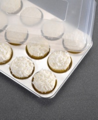 Do you know the muffin man? Now you can create the same bakery-style muffins and cupcakes with ease in this natural aluminum pan which promotes even baking and browning for ideal results every time. Lifetime warranty.