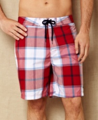 This classic plaid patterned swim trunk from Nautica is updated with a modern length to have you riding a style wave this summer.
