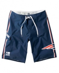 Weather might change but your love for football doesn't. Show off your allegiance to the New England Patriots even in the off-season with these NFL board shorts from Quiksilver.