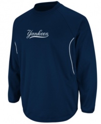 Show 'em where your loyalty lies in this Majestic New York Yankees fleece with Therma Base technology for comfort.