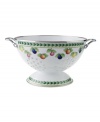 Bring the lush bounty of the French countryside to your kitchen with this charming colander. Fresh citrus fruit and leaf garland adorn enamel-coated steel from Villeroy & Boch.