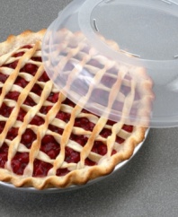 Remember your grandma's secret to the perfect pie? It's all in the dish. This natural aluminum dish conducts heat well and promotes even baking for a perfect pie, every time. The plastic lid helps keep contents warm for second helpings and pops on to keep leftovers fresh in the fridge. Lifetime warranty.