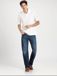 An instant favorite in your denim wardrobe collection, this comfortable straight-leg fit is washed and treated for a well-worn look.Five-pocket styleInseam, about 3398% cotton/2% polyurethaneMachine washImported