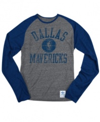 Rush the court! Be a part of the team victory with this Dallas Mavericks NBA raglan shirt from adidas.