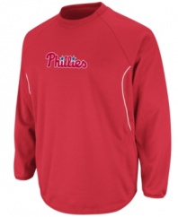 Show 'em some support. Make sure everyone know who your favorite team is with this Philadelphia Phillies fleece from Majestic.