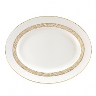 Vera Wang, in collaboration with Wedgwood, has designed a tableware collection full of understated elegance and classic beauty that embraces the ultra chic, sophisticated style that Vera is known for. Gilded Weave takes its inspiration from the Greek and Neo-classical accents used in Vera Wangs Spring 2008 Bridal Collection. The gold and platinum mixed motifs invoke themes of nature and spring with graceful and subtle flourishes. This collection is designed to stand-alone or to mix and match.