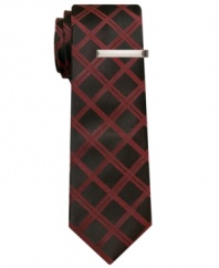 Be a little more rad in plaid. This skinny tie from Alfani RED really makes an outfit.