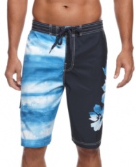 There's always two sides. Whether you're in the sand or surf these Speedo board shorts with Speedry technology will keep you comfortable all day long.
