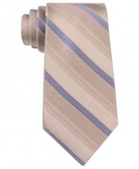 Simple and subtle. With skinny construction, this DKNY tie makes a quiet, yet modern, statement.