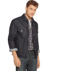 Top off your look with the ultimate rebel style, refashioned for every man. This Levi's jacket has just enough edge.