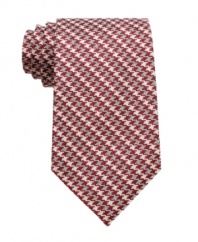 This distinguished houndstooth tie from Perry Ellis adds a note of natty sophistication to your look.