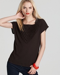 Pleated ruffles add idiosyncratic style to this short-sleeve MARC BY MARC JACOBS jersey top.