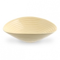 This set of dinnerware designed by famed cook and food writer Sophie Conran offers a modern organic aesthetic in unique shapes for an elegant and durable everyday collection.